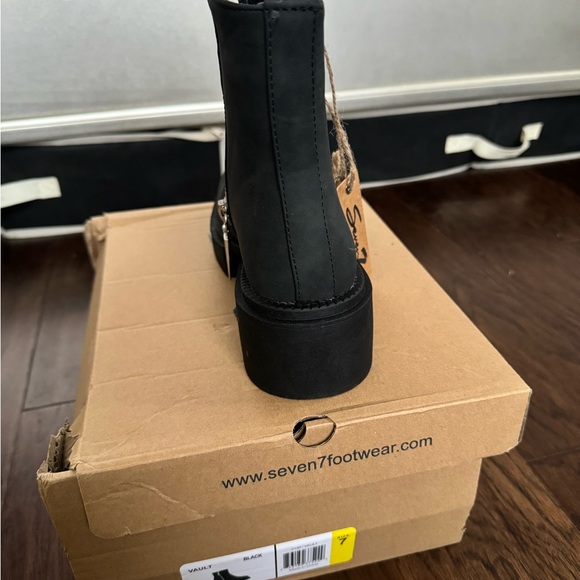 Seven7 Black Vault Boots Size 7 NWT - Picture 3 of 3